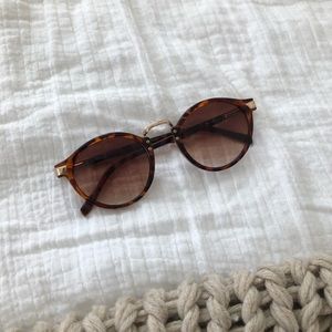 Vintage-Inspired Tortoise Shell Glasses